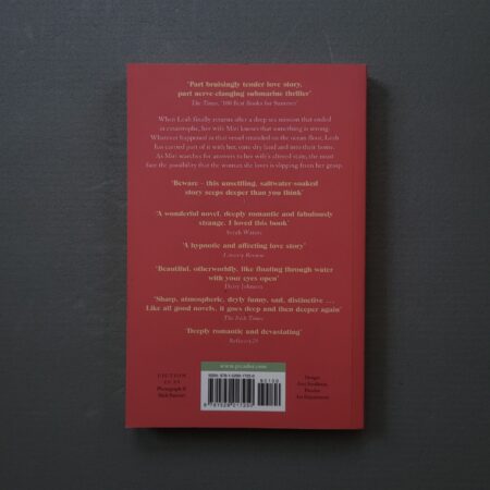 Our Wives Under the Sea / Julia Armfield